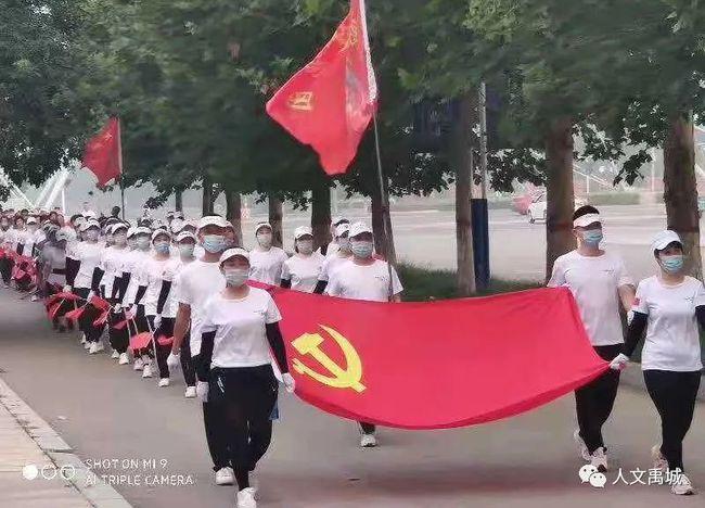 板桥街道综合行政执法局 开展非法小广告整治